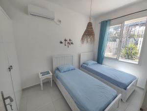Ένα ή περισσότερα κρεβάτια σε δωμάτιο στο Villa dar nina hergla
