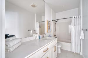 Phòng tắm tại N Portland Condo - Walk to Food Bars Music