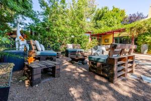 a group of chairs and tables in a yard at Karibu Lodge Boutique in Vega de San Mateo