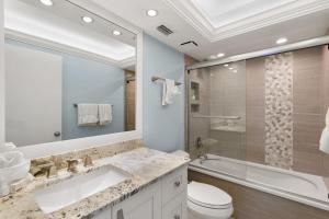 Koupelna v ubytování Stunning Views - 2 BDRM 2BTH Condo + 20 fotografií