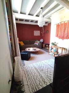 Χώρος καθιστικού στο Maison de village à deux pas de la rivière +24 φωτογραφίες