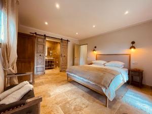 a bedroom with a bed and a couch at La Réserve Provence in Vaugines +134 photos