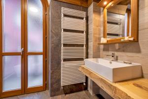 Bilik mandi di Hotel Piccolo Parco +30 gambar