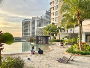 Zahrada ubytování Cozy Suites Hijauan Medini Near Legoland 2B1B