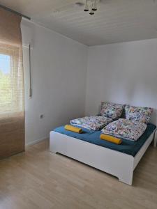Ένα ή περισσότερα κρεβάτια σε δωμάτιο στο Ferienwohnung Habichtweg