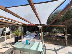 Photo de la galerie de l'établissement Agréable maison avec jacuzzi, à Vinassan