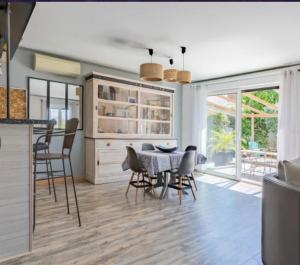 Photo de la galerie de l'établissement Agréable maison avec jacuzzi, à Vinassan 7 autres photos