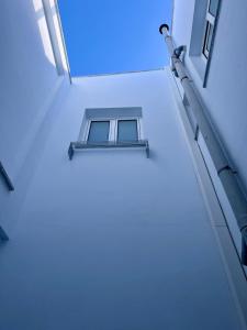 a window in a building with a blue light at Loft-Dalia in Vecindario