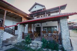 Imagen de la galería de Agro-pensiunea "Plaiul Castanilor", en Tismana