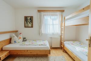 Postel nebo postele na pokoji v ubytování Hattlerhof