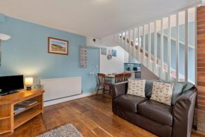 TV a/nebo společenská místnost v ubytování Clover at Gorslwyd - Sound Retreat