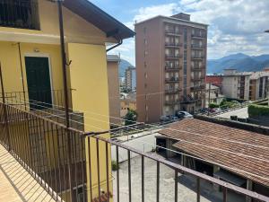 a view from the balcony of a building at Suite bohemien in Omegna
