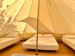 Voodi või voodid majutusasutuse Nirikos Camping toas