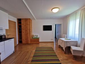 a kitchen and a living room with a table at Landhaus Kügler-Eppich, KuEp KG in Proleb