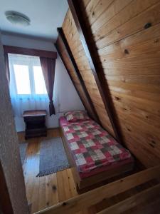 Postel nebo postele na pokoji v ubytování Planinska Kuća Dušan