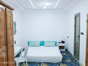 Postel nebo postele na pokoji v ubytování Aziz House 1