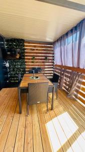 Χώρος καθιστικού στο MONA mobile home