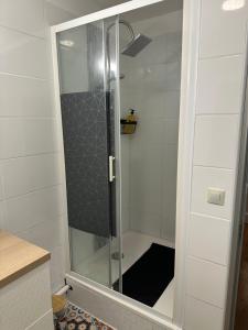 Ένα μπάνιο στο Joli appartement à Talence