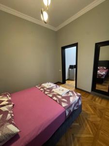 Postel nebo postele na pokoji v ubytování Ninoshvili str Apartments