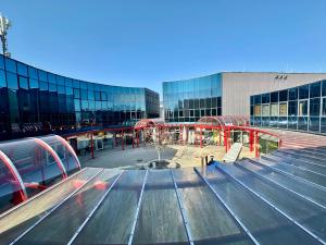 a view of a building with a glass building at Kobra Apartment für Gruppen perfekt geeignet in Spielberg