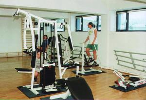 Fitness centrum a/nebo fitness zařízení v ubytování Hotel Miranda
