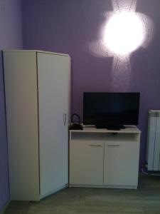 TV a/nebo společenská místnost v ubytování Apartments Nina