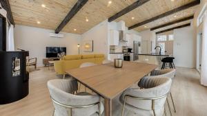 a dining room and living room with a table and chairs at Chalet Mirasol in Valcartier Station