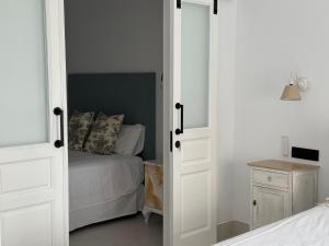 a bedroom with a bed and a door leading into a room at Apartamento Casa Nela in Medellín