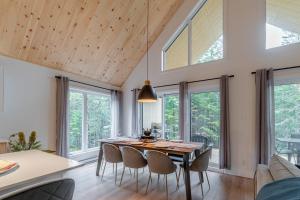 Φωτογραφία από το άλμπουμ του Chalet Le Stockholm private spa Shannon σε Valcartier Station