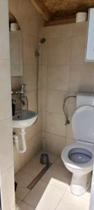 Uma casa de banho em Panorama Pool Hills