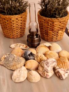 a table with shells and a candle and two baskets at La Luz de Lucia in Moncófar