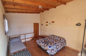 a bedroom with a bed in the corner of a room at MotoHouse-Tl in Trenque Lauquen