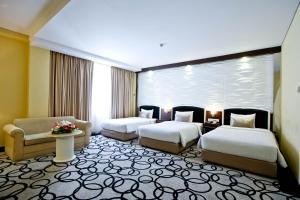 Krevet ili kreveti u jedinici u okviru objekta Hotel New Saphir Yogyakarta