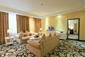 TV i/ili multimedijalni sistem u objektu Hotel New Saphir Yogyakarta