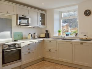 Køkken eller tekøkken på Finlay's Cottage