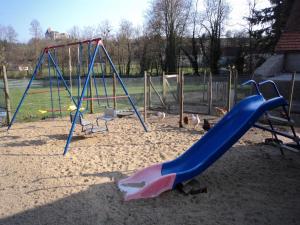 Ο χώρος παιχνιδιού για παιδιά στο Maison rénovée avec SPA, Animaux acceptés, Wi-Fi - FR-1-489-294