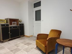 Kuchyňa alebo kuchynka v ubytovaní Maison 19ème rénovée avec terrasse et bornes de recharge - FR-1-489-406