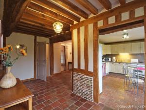 Kuchyň nebo kuchyňský kout v ubytování Maison traditionnelle avec jardin, animaux admis, WIFI et équipements tout inclus - FR-1-497-19
