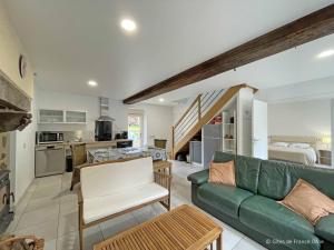 Dapur atau dapur kecil di Maison Normande Authentique, Accessible PMR, Animaux Bienvenus, Activités Nature et Calme Assuré - FR-1-497-74 +17 gambar