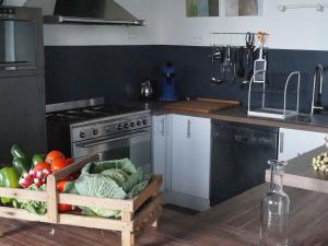 Φωτογραφία από το άλμπουμ του Grande maison familiale avec piscine couverte et WiFi en campagne - FR-1-497-46 σε Laleu