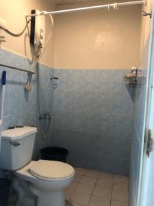 Phòng tắm tại Fully Furnished Condo - San Marino Residences