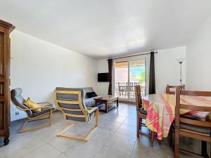 Televízia a/alebo spoločenská miestnosť v ubytovaní Villa plain pied 7 pers., jardin, parking, à 10 min plage - Palavas - FR-1-715-50
