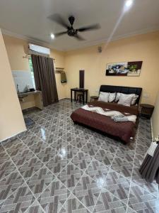 a bedroom with a bed and a ceiling fan at BESTUBA COTTAGE at PULAU TUBA, LANGKAWI in Pulau Selang Besar