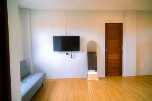 Μια τηλεόραση ή/και κέντρο ψυχαγωγίας στο The Grounds Hotel