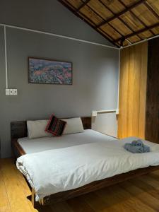 Ein Bett oder Betten in einem Zimmer der Unterkunft Cat Homestay