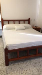 Postel nebo postele na pokoji v ubytování Arenas Hotel