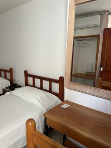 Postel nebo postele na pokoji v ubytování Arenas Hotel