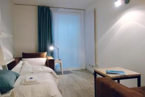 Ένα ή περισσότερα κρεβάτια σε δωμάτιο στο URBAN STAY Hamburg - Apartments Mitten im Herzen von Ottensen