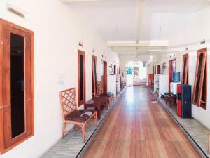 a corridor of a hospital with chairs and a floor at RedDoorz near BNS 3 Kota Wisata Batu in Malang +42 photos