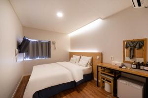 Postel nebo postele na pokoji v ubytování Haeundae Dongbeck Hotel